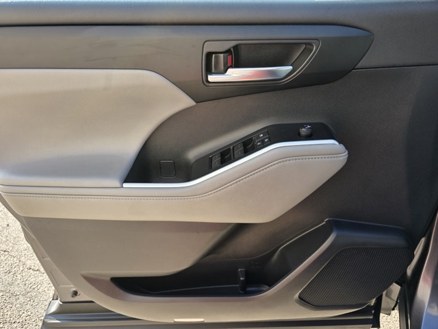 2021 Toyota Highlander Hybrid XLE photo 9
