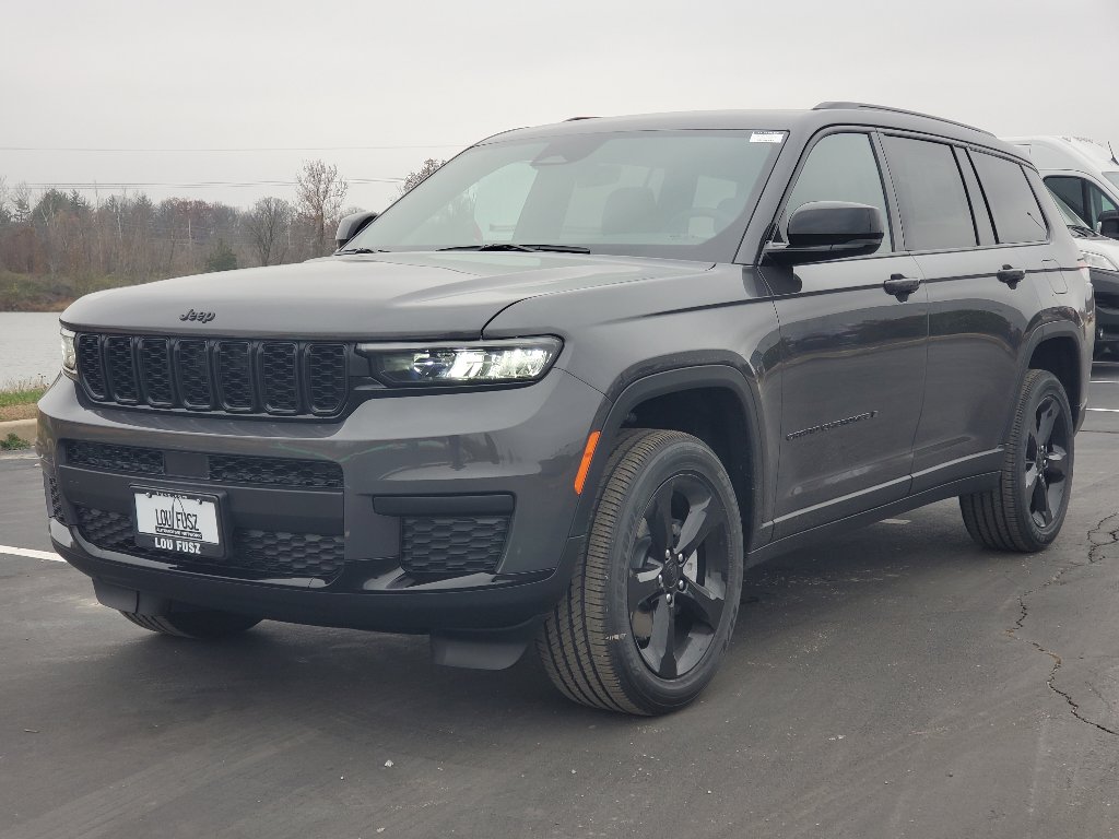 2025 Jeep Grand Cherokee Altitude X photo 2