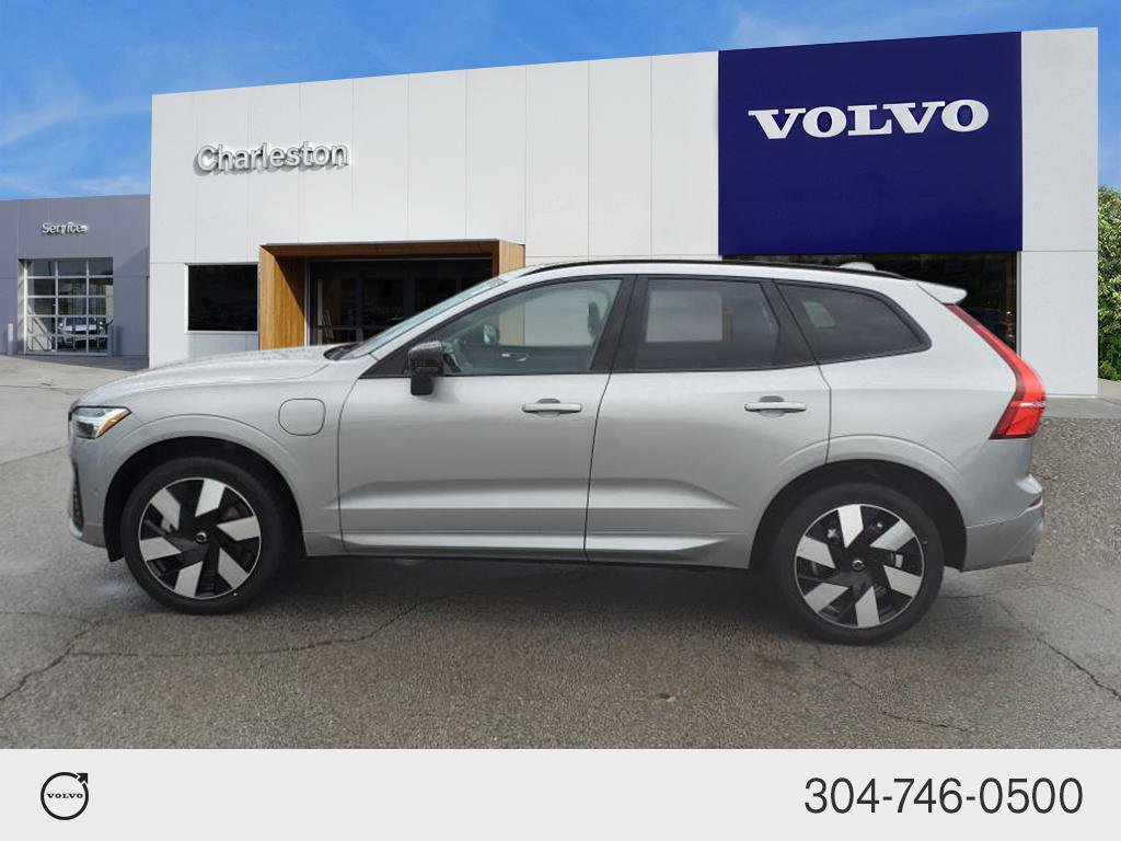 2025 Volvo XC60 Hybrid Plus photo 4