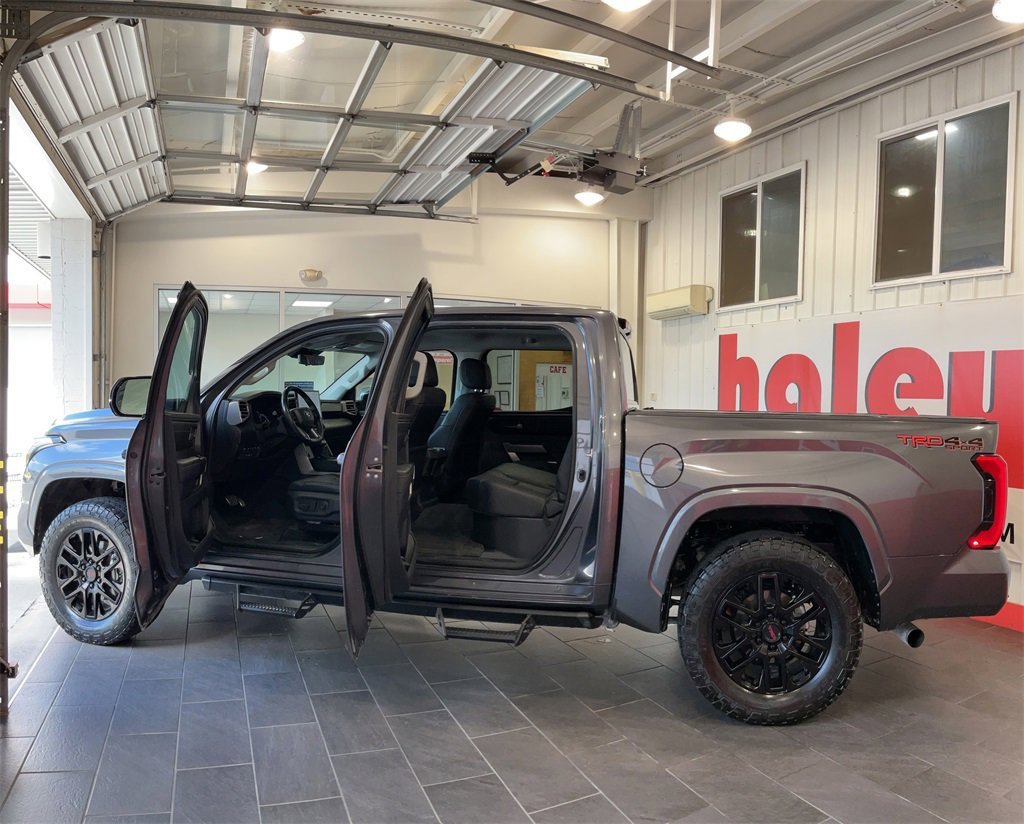 2022 Toyota Tundra SR5 CrewMax photo 8