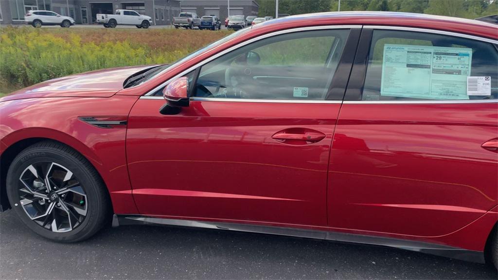 2025 Hyundai Sonata SEL photo 4