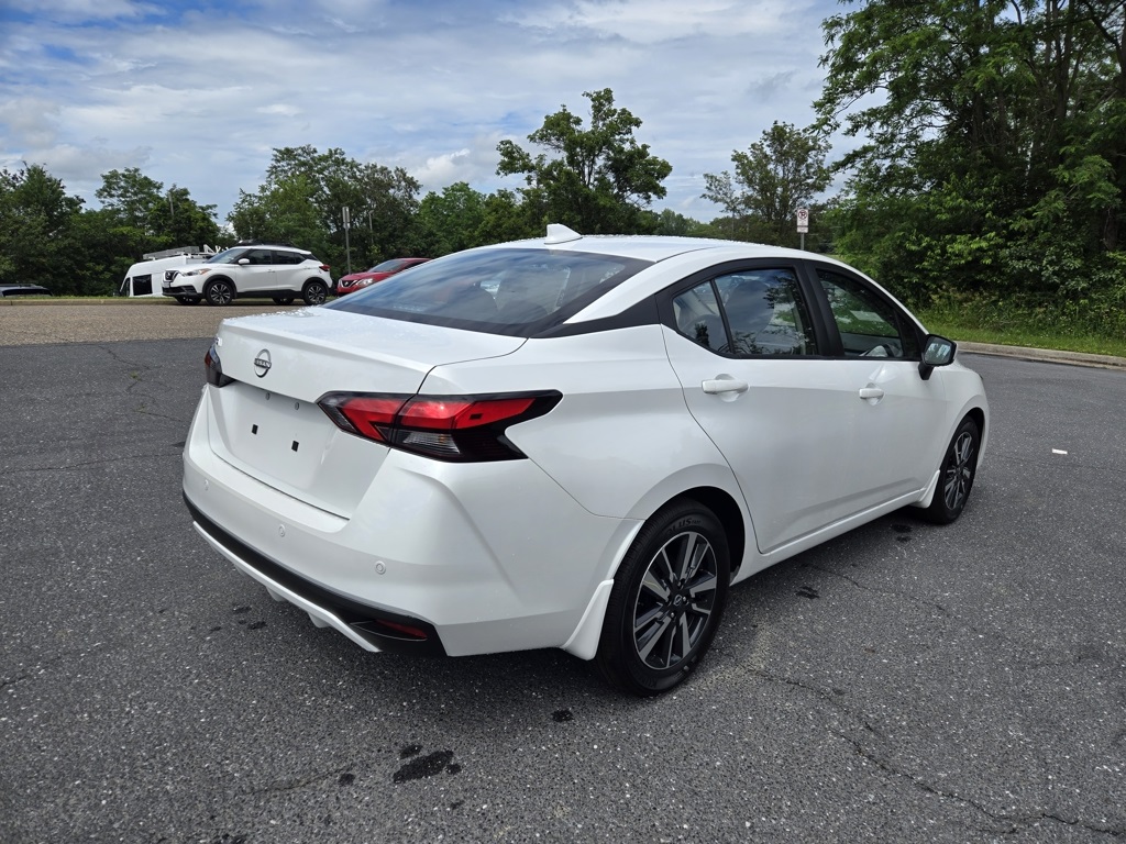 2025 Nissan Versa 1.6 SV photo 3