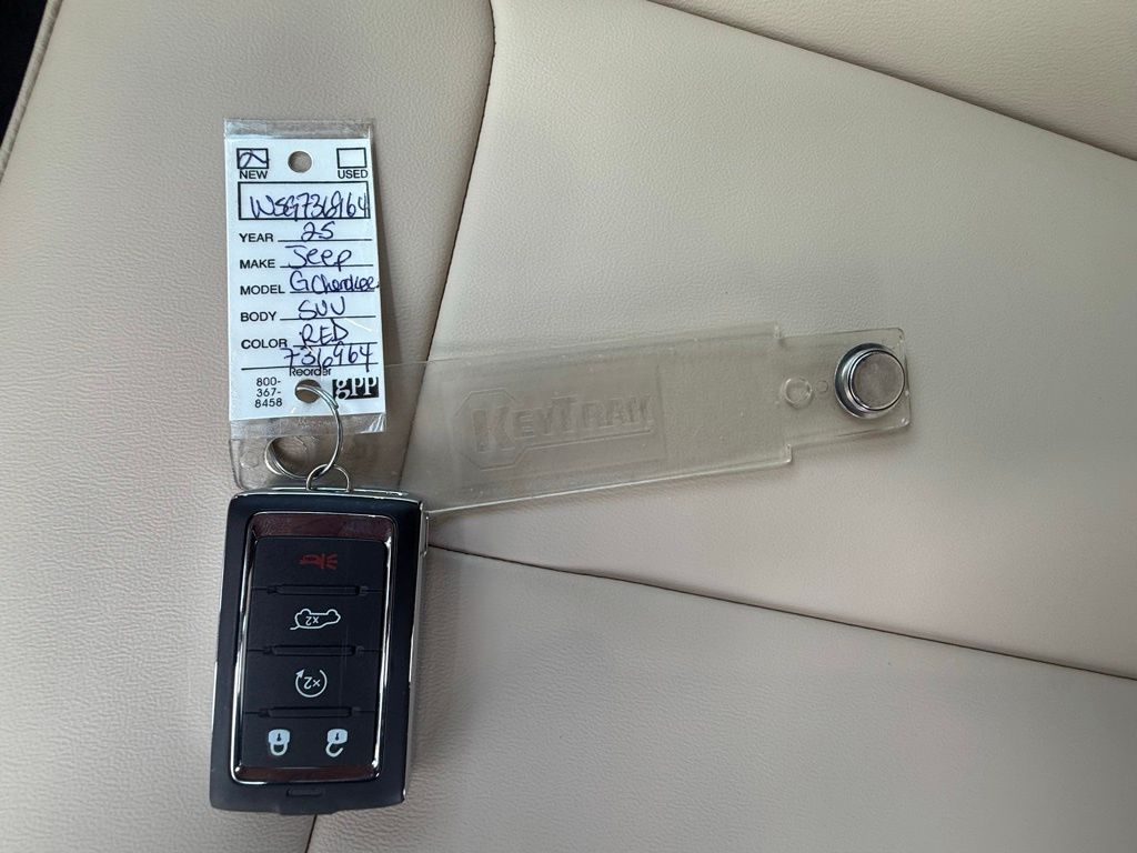 2025 Jeep Grand Cherokee Limited photo 27