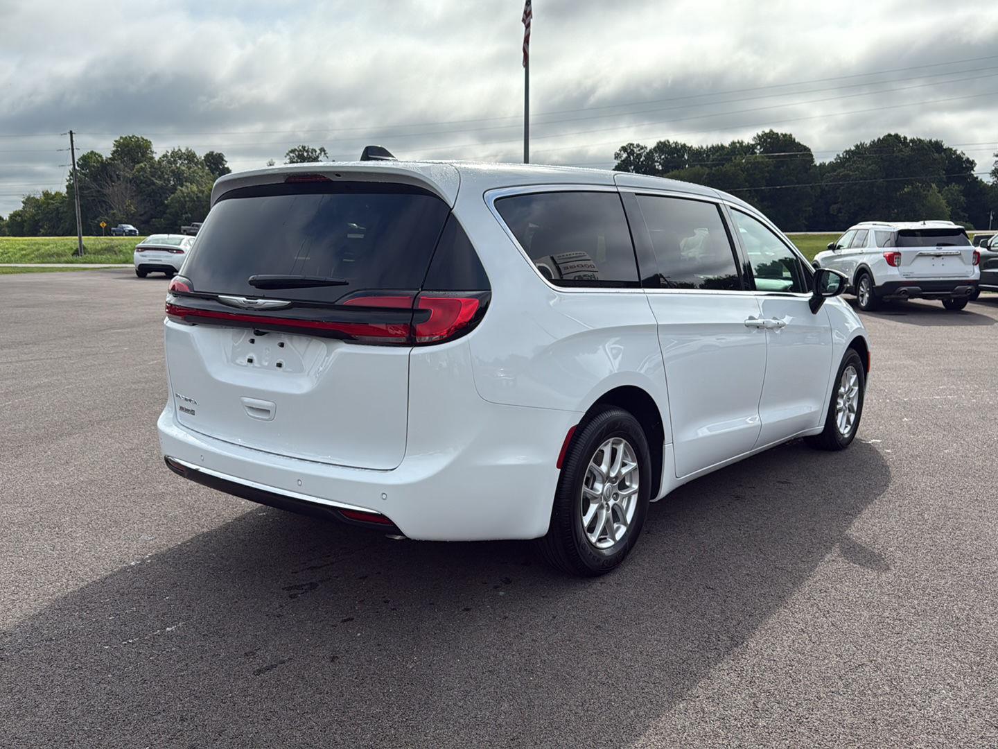 2026 Chrysler Pacifica photo 16