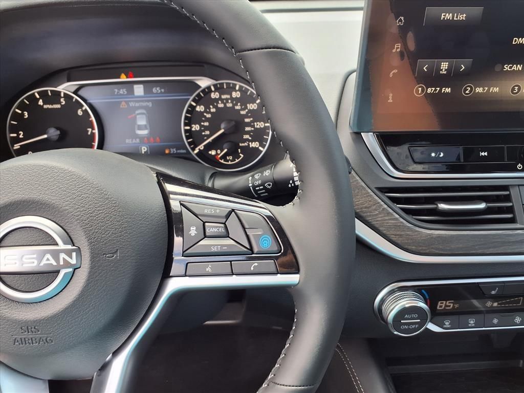 2025 Nissan Altima SV photo 10