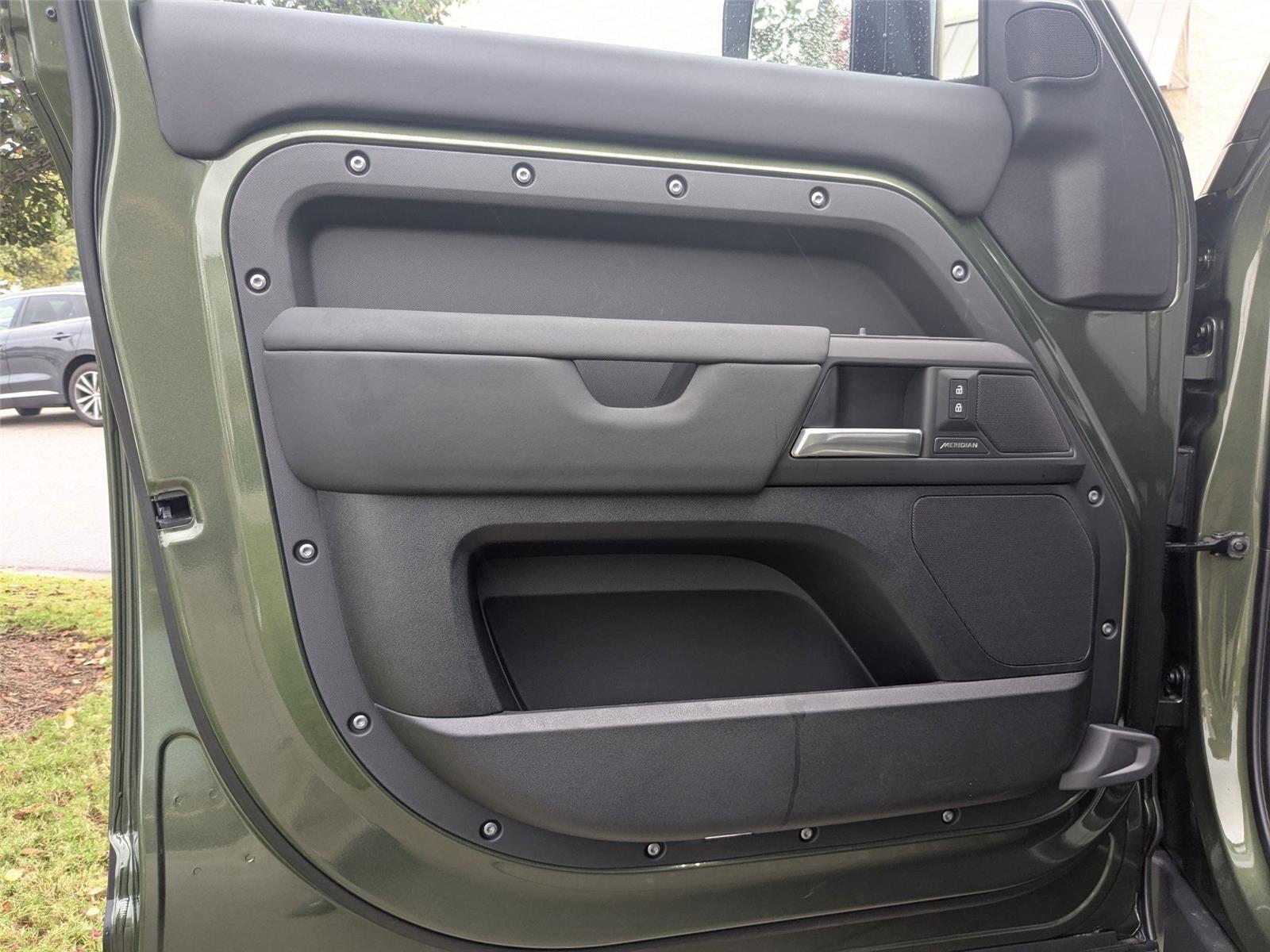 2026 Land Rover Defender 110 S photo 11