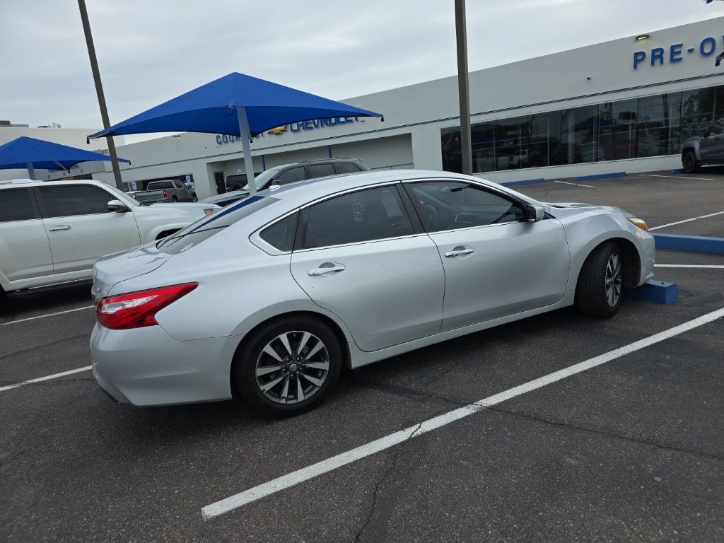 2017 Nissan Altima 2.5 SV photo 4