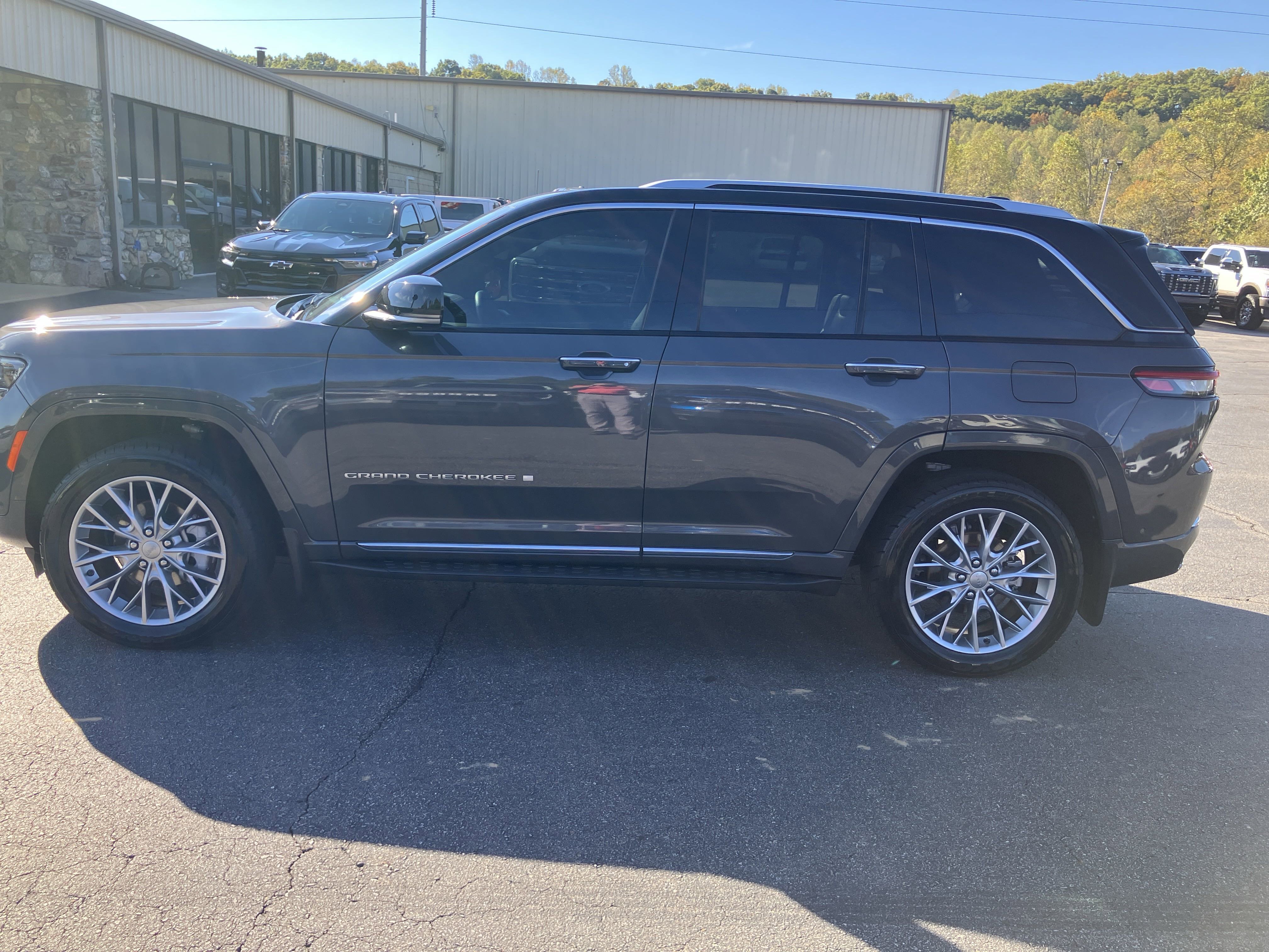 2023 Jeep Grand Cherokee Summit's photo