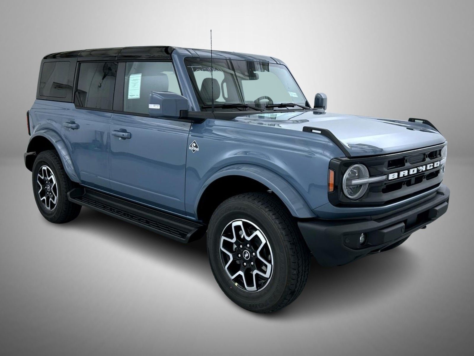 2025 Ford Bronco Outer Banks photo 3