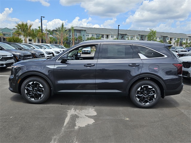 2025 Kia Sorento S photo 2