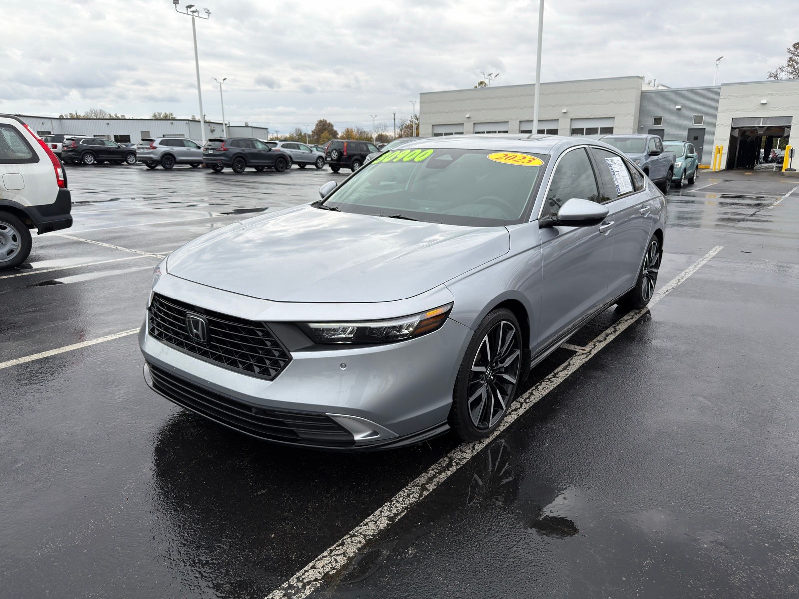 2023 Honda Accord Hybrid Touring photo 2