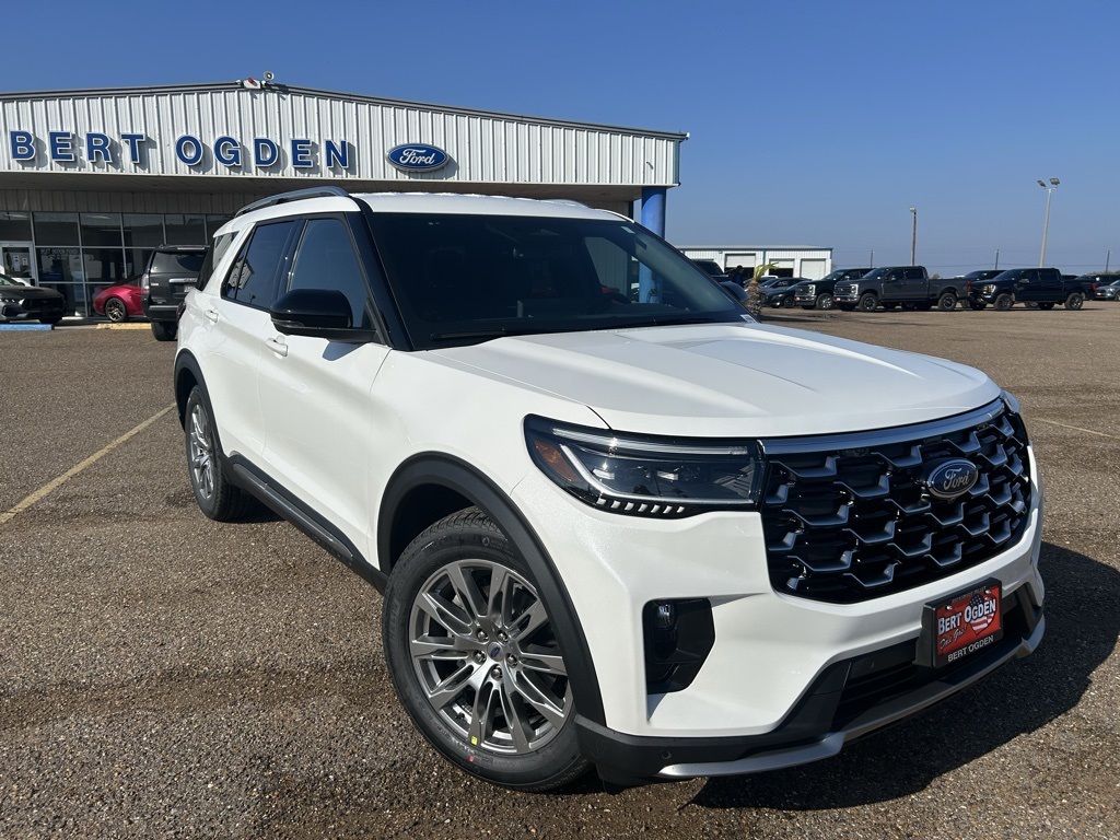 2026 Ford Explorer Platinum's photo