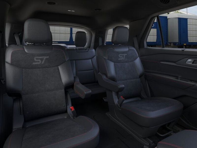 2025 Ford Explorer ST photo 8