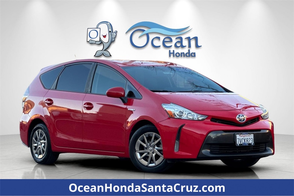 2016 Toyota Prius v Five's photo