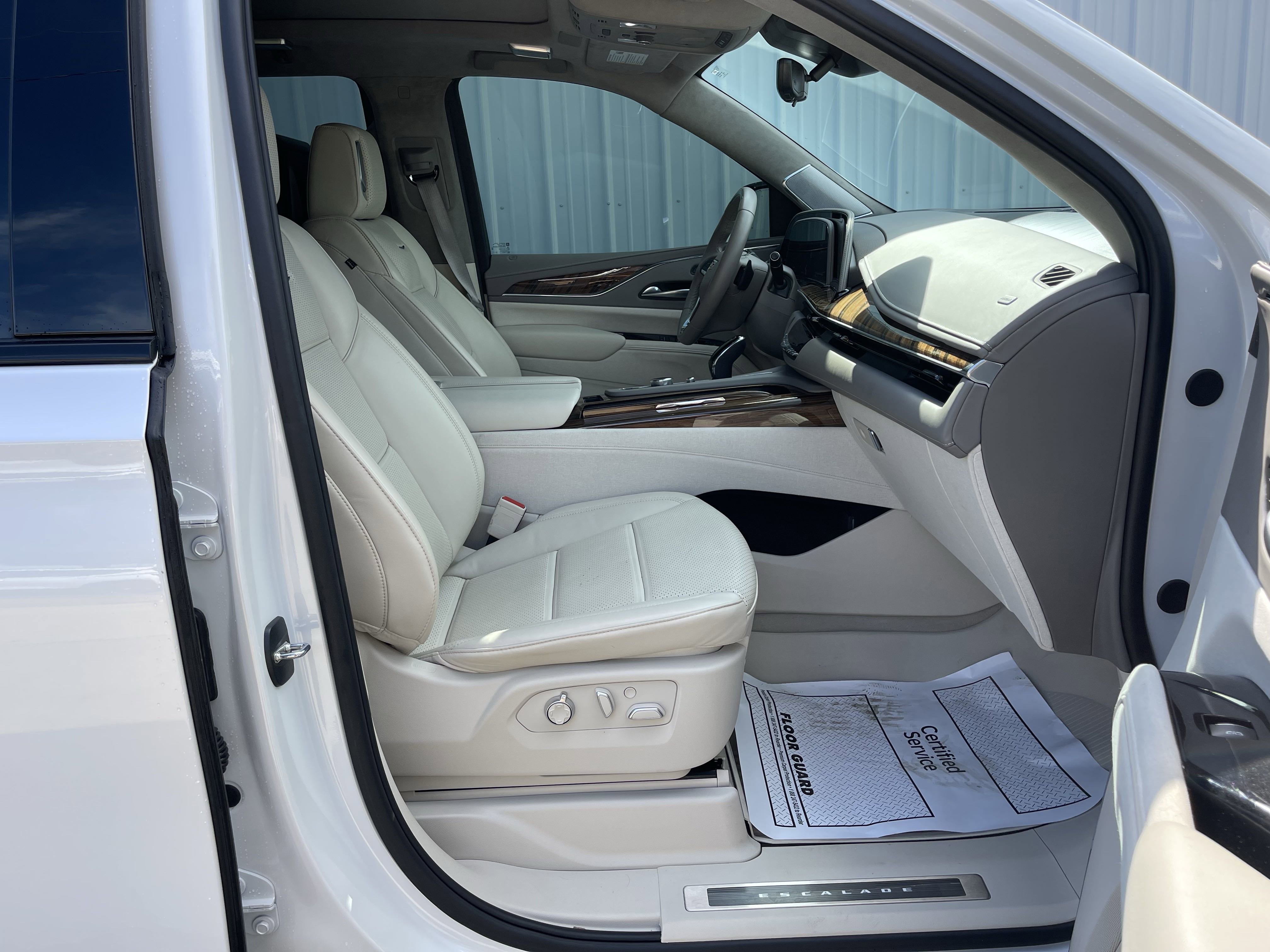2023 Cadillac Escalade Sport Platinum photo 3