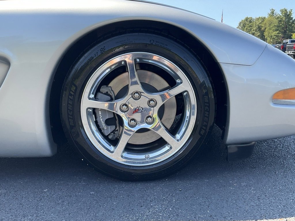 2004 Chevrolet Corvette Base photo 16