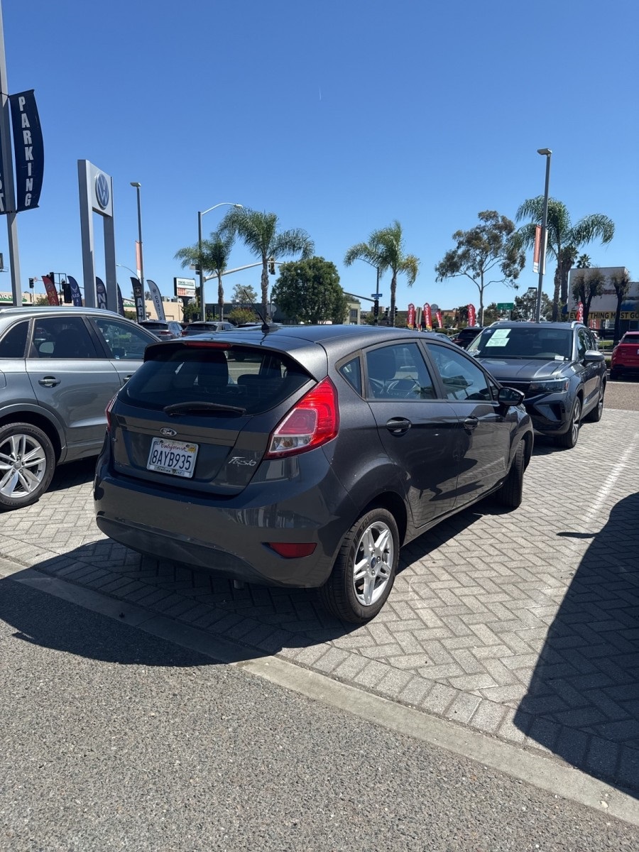 2017 Ford Fiesta SE photo 2