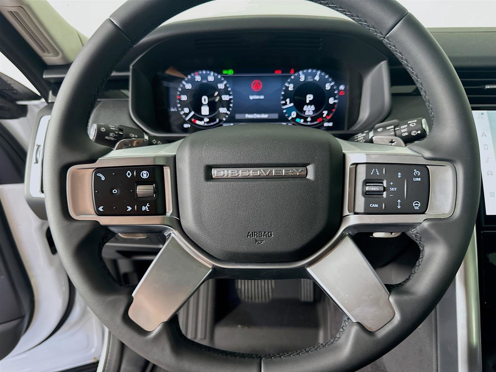 2024 Land Rover Discovery S photo 12