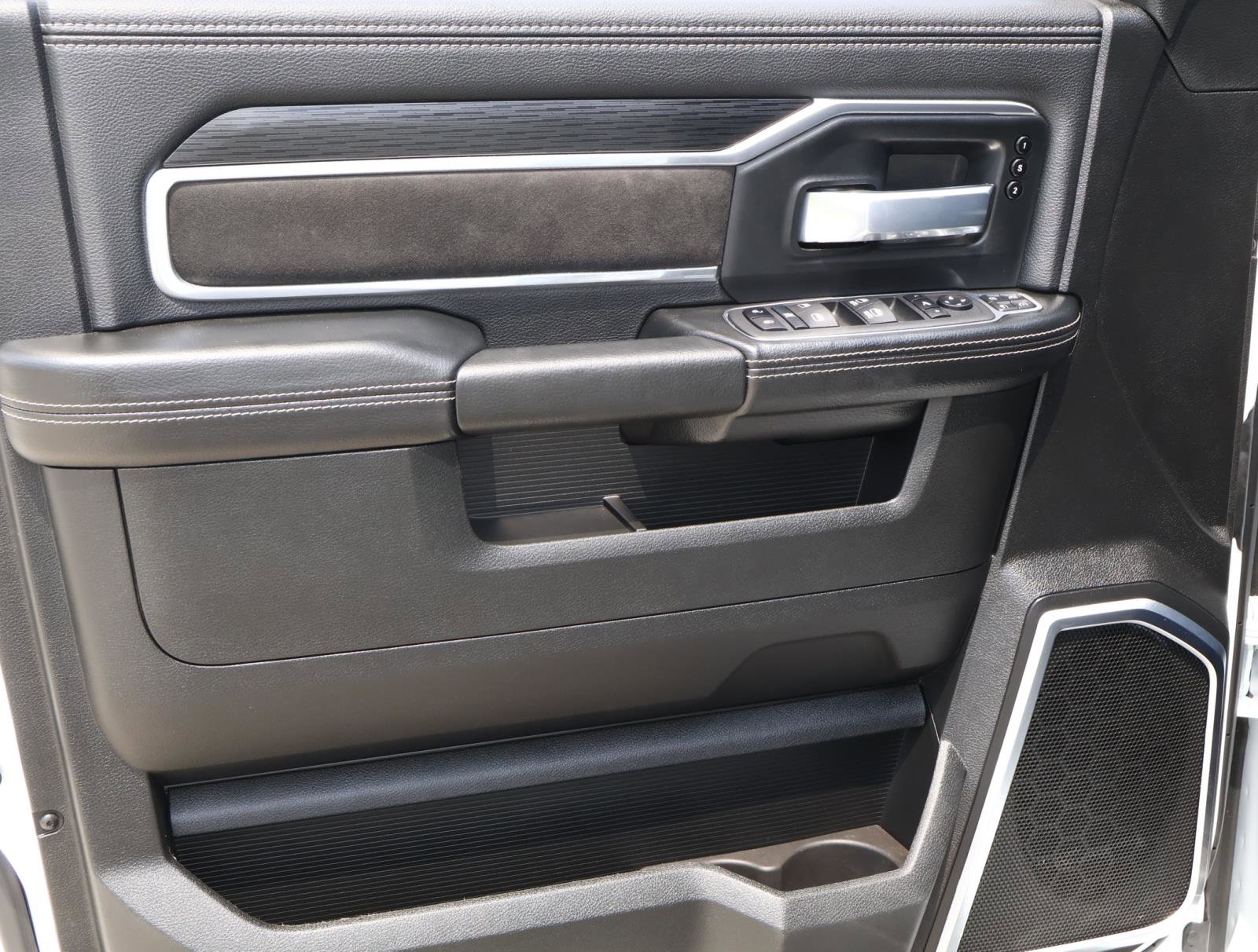 2024 Ram 3500 Laramie photo 16