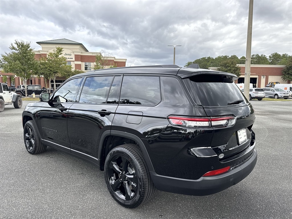2025 Jeep Grand Cherokee Limited photo 4