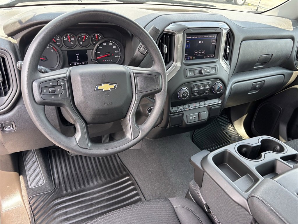 2025 Chevrolet Silverado 1500 photo 3