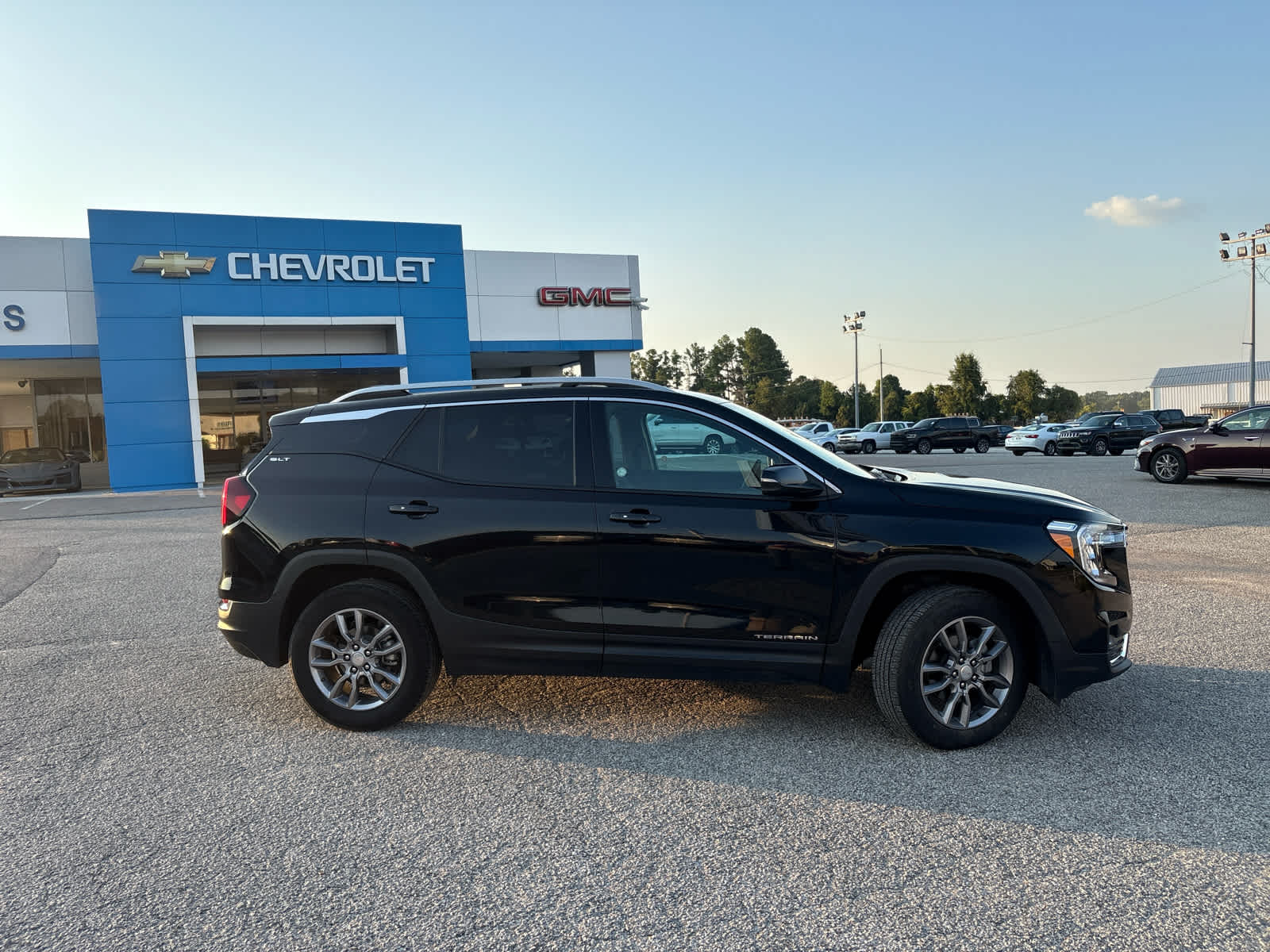 2024 Gmc Terrain SLT photo 2