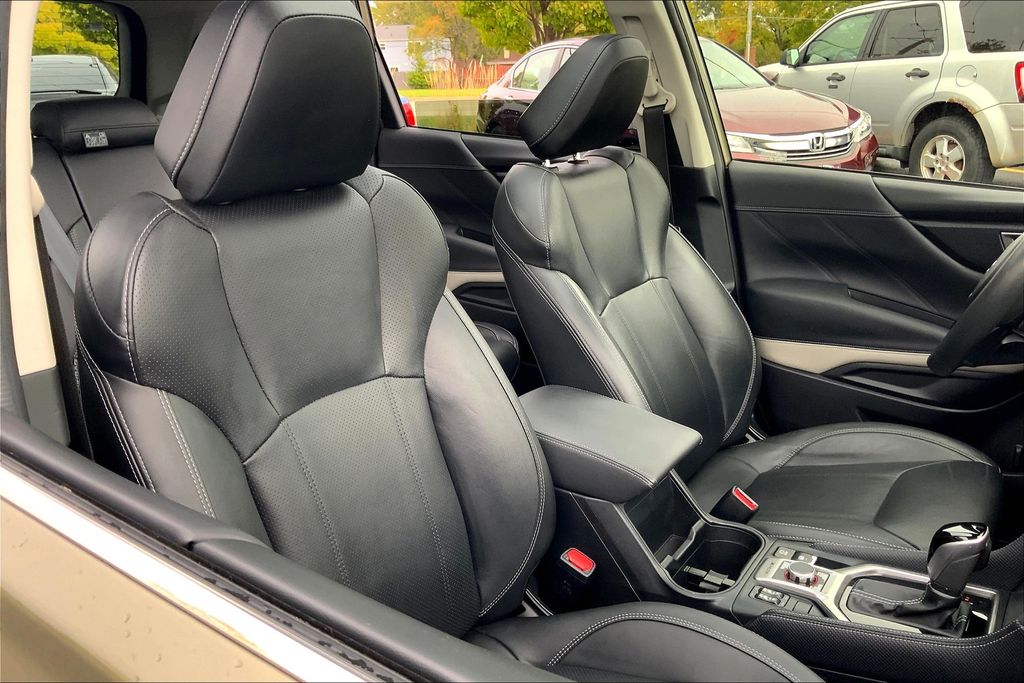 2022 Subaru Forester Limited photo 4