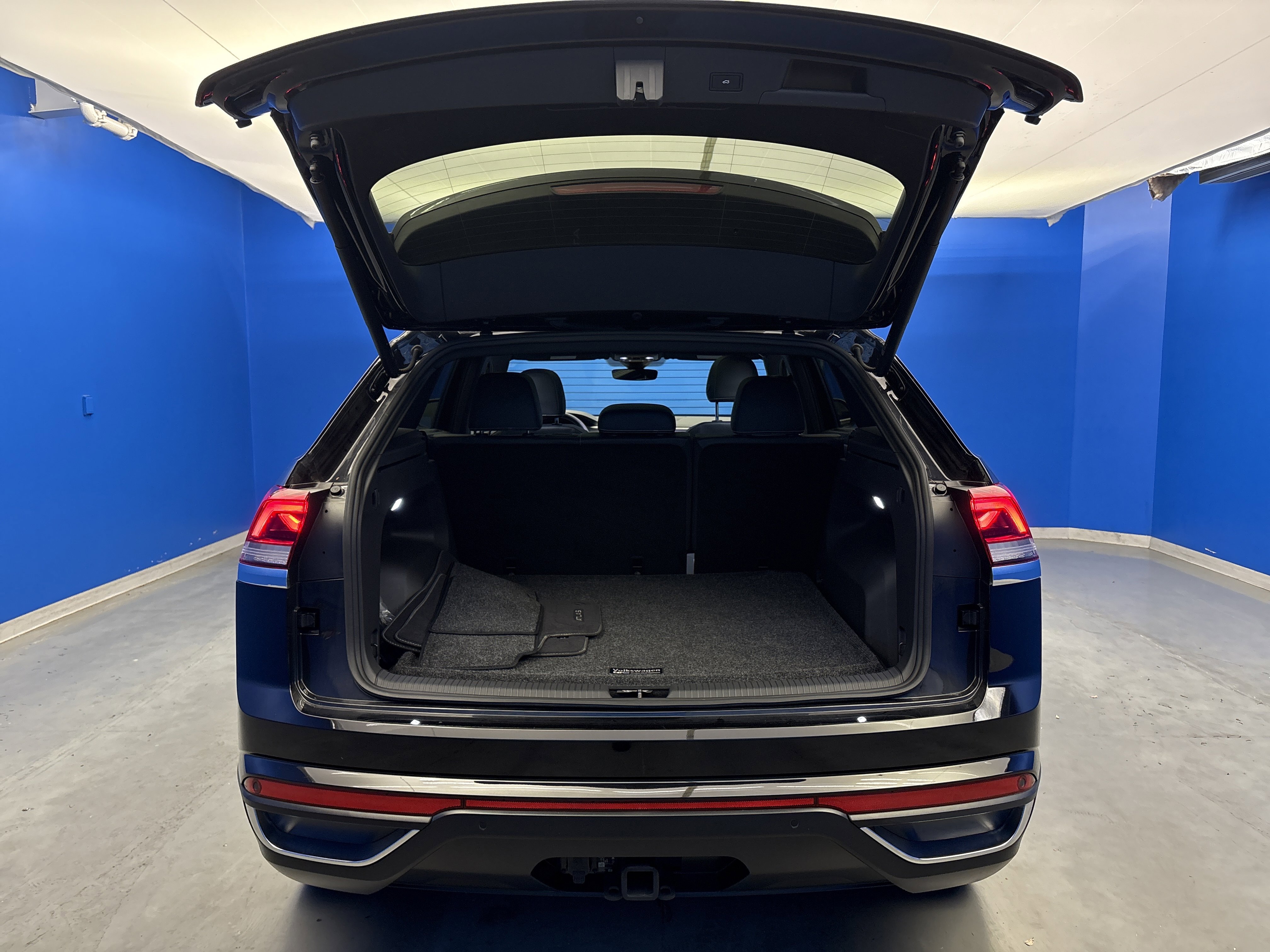 2024 Volkswagen Atlas Cross Sport SE Technology photo 11