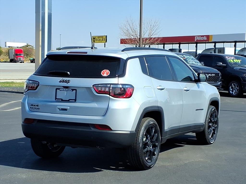 2026 Jeep Compass Latitude Altitude photo 9