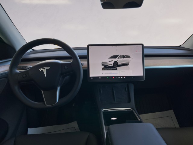 2025 Tesla Model Y Long Range photo 12