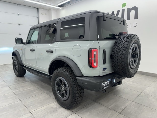 2022 Ford Bronco Badlands photo 2