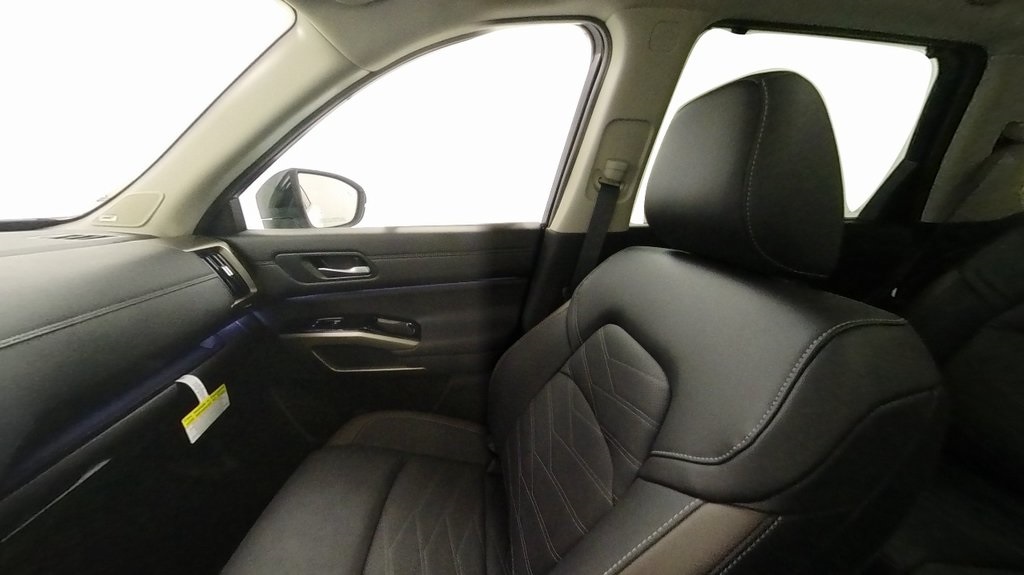 2025 Nissan Pathfinder Platinum photo 25