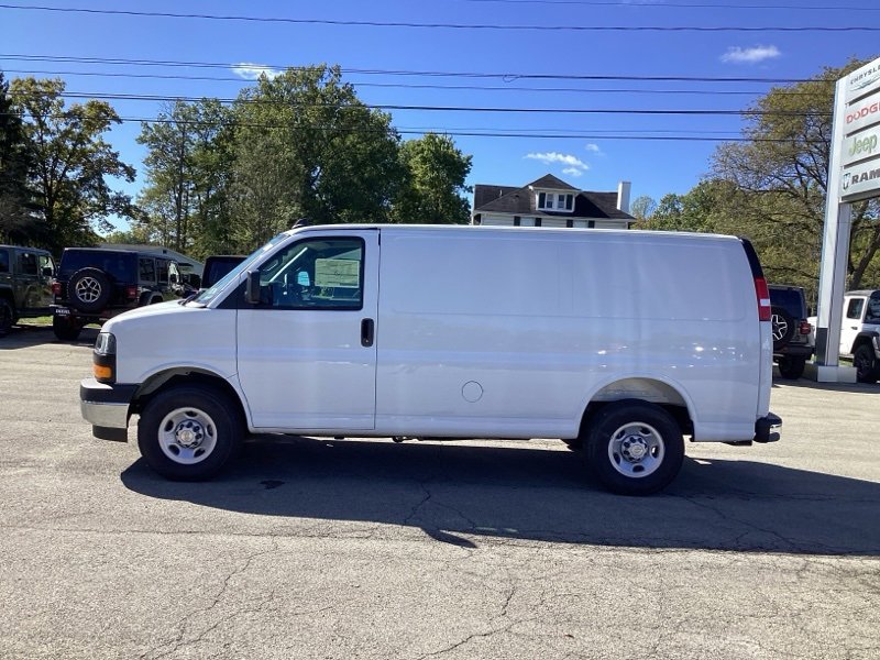 2025 Chevrolet Express 2500 Work Van photo 3