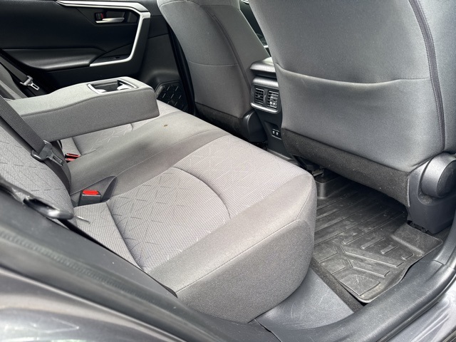 2019 Toyota RAV4 XLE photo 10
