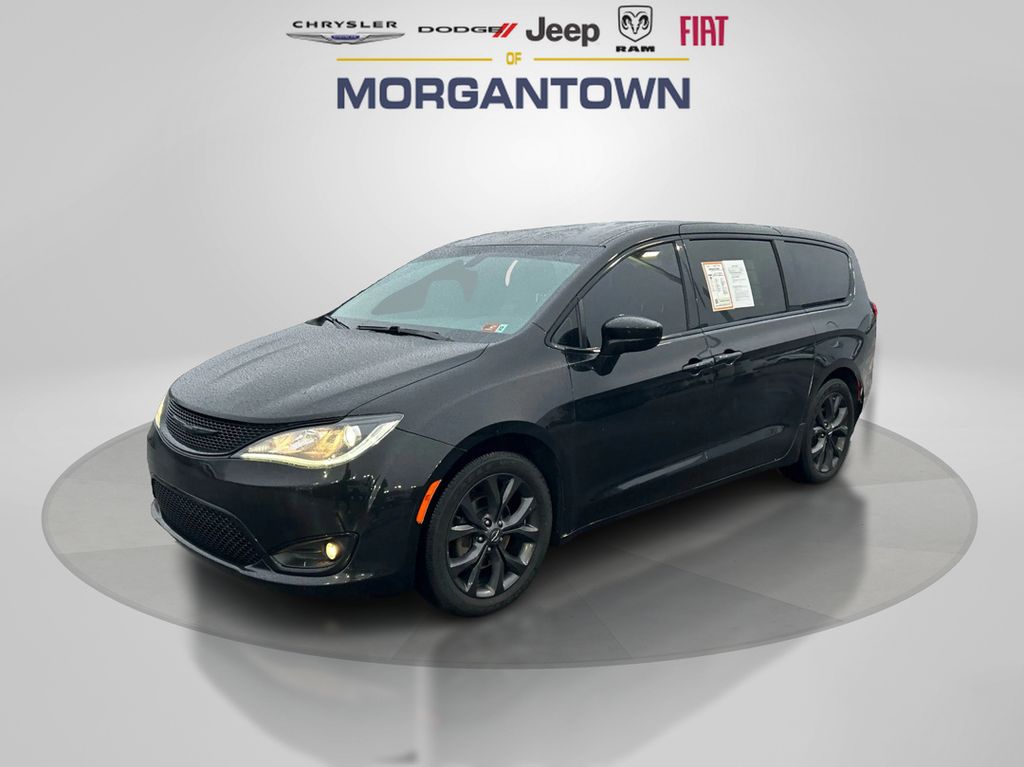 2020 Chrysler Pacifica Touring's photo