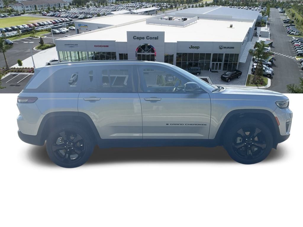 2025 Jeep Grand Cherokee Limited photo 3