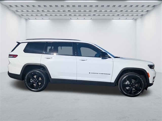 2025 Jeep Grand Cherokee Limited photo 2