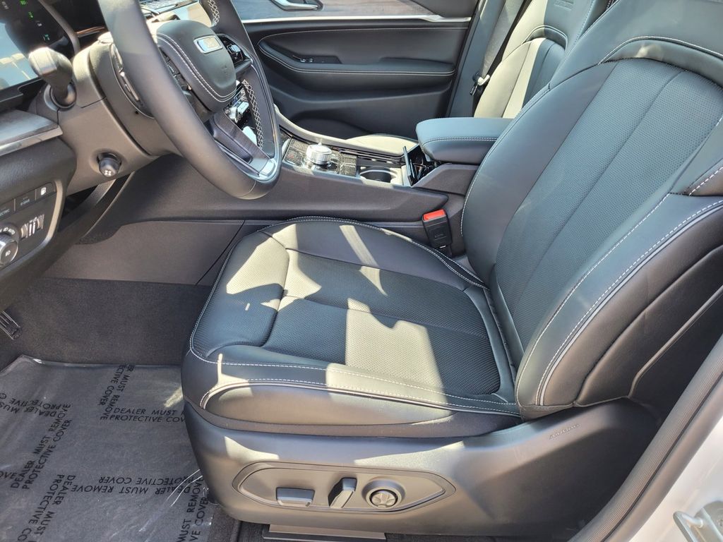 2023 Jeep Grand Cherokee Overland 4xe photo 4
