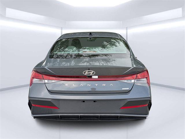 2025 Hyundai Elantra Hybrid Blue photo 4