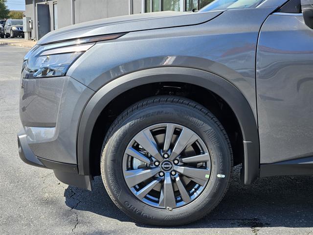 2025 Nissan Pathfinder SV photo 6