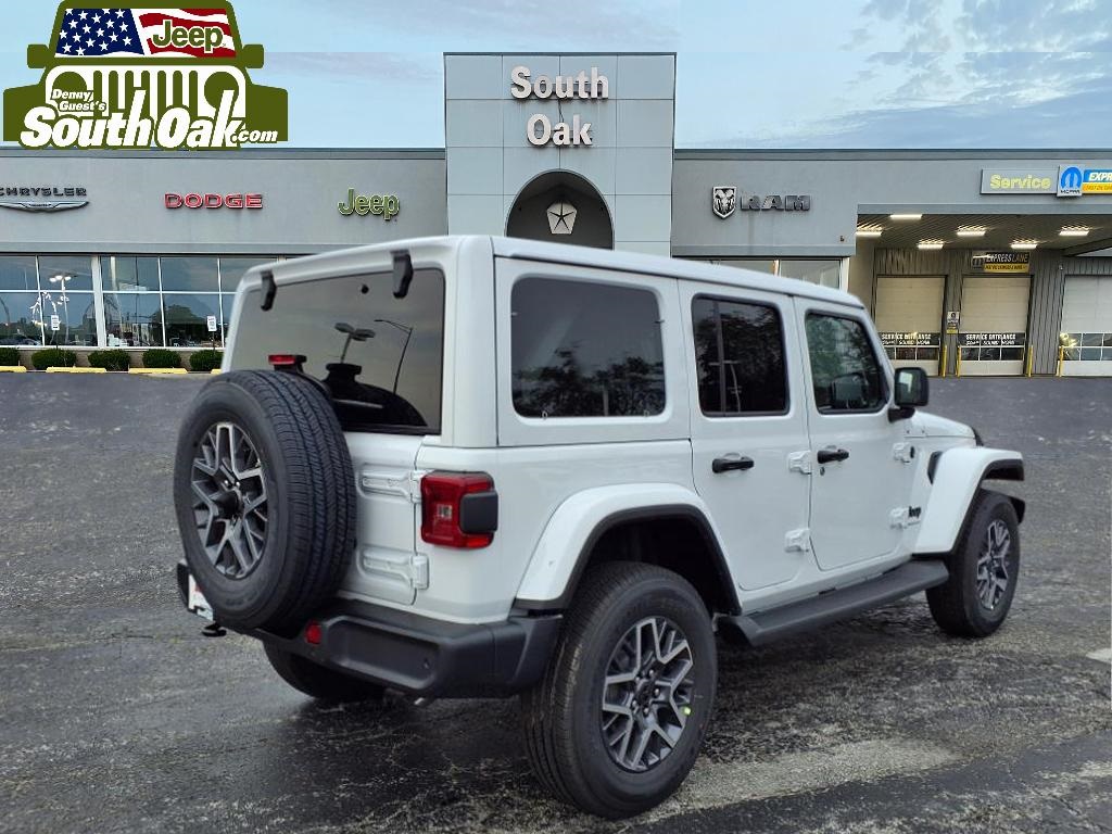 2025 Jeep Wrangler Sahara photo 4