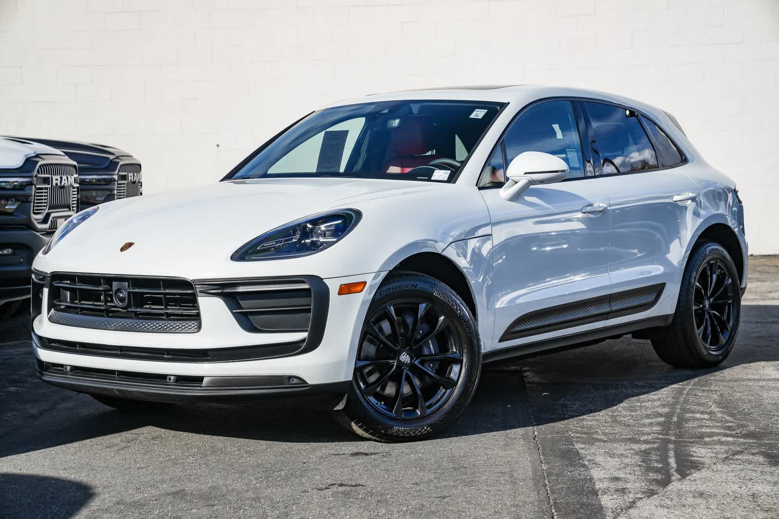 2023 Porsche Macan Base