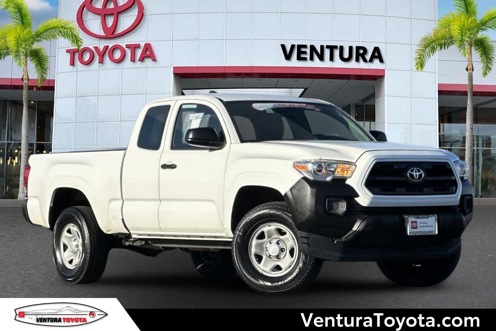 2017 Toyota Tacoma SR's photo