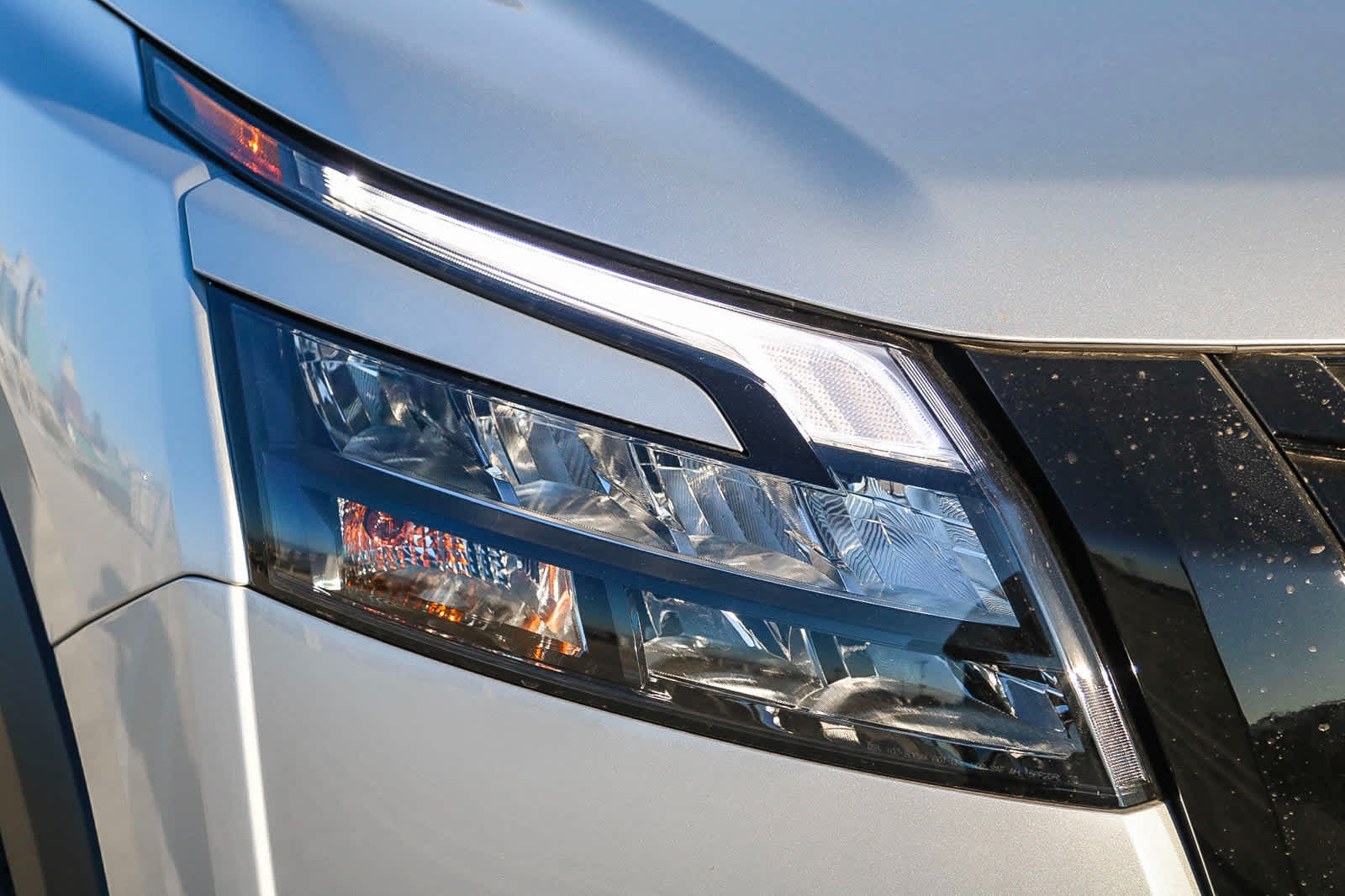2025 Nissan Pathfinder SL photo 4