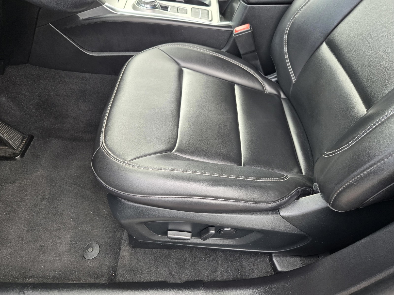 2022 Ford Explorer XLT photo 27