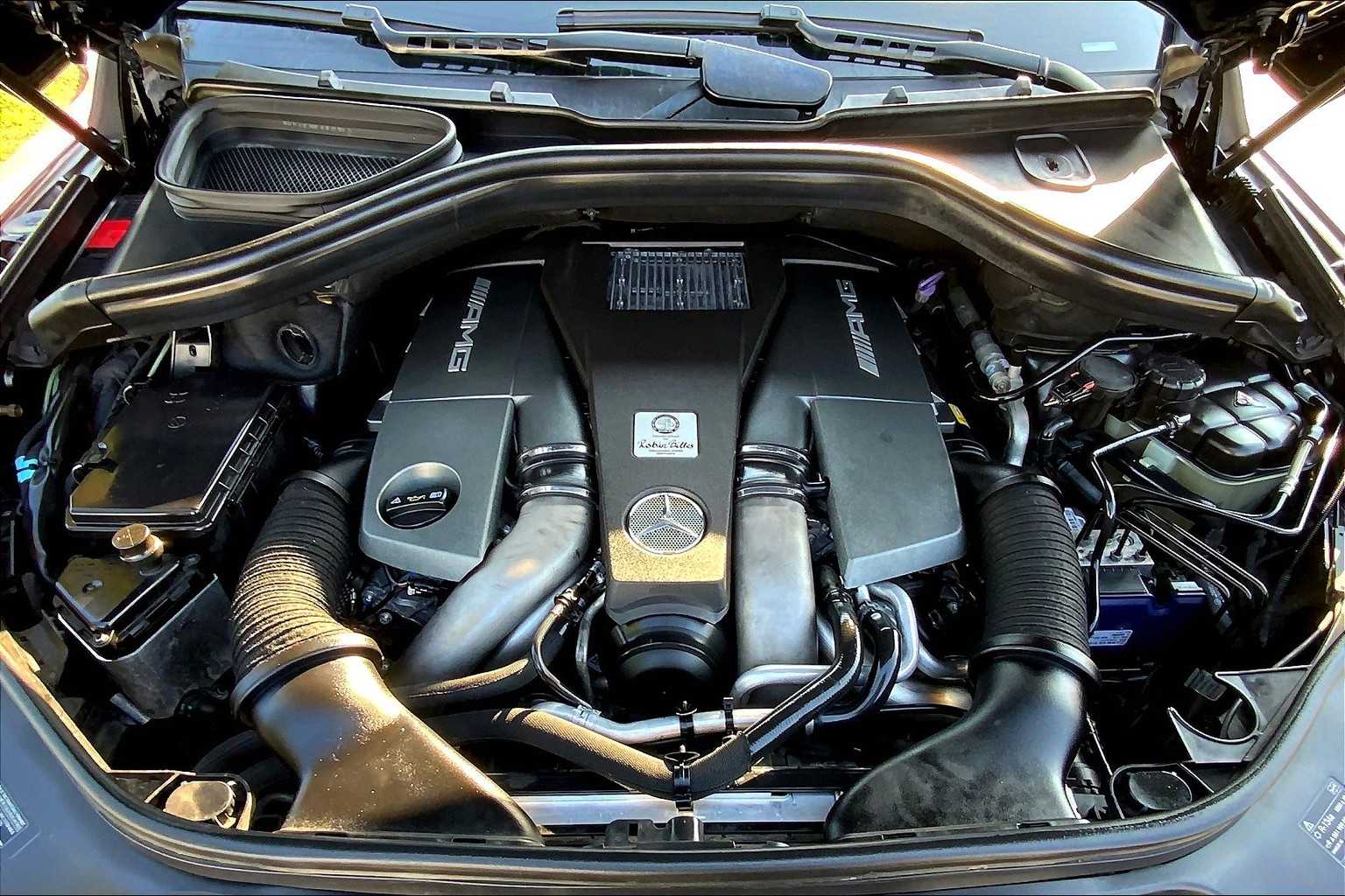 2015 Mercedes Benz ML 63 photo 25