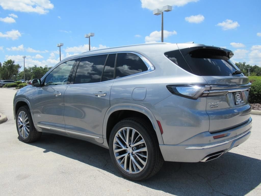 2025 Buick Enclave Avenir photo 4