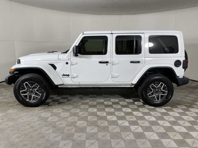 2025 Jeep Wrangler Sahara photo 5