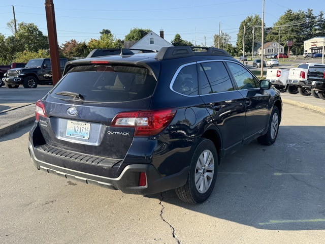 2018 Subaru Outback 2.5i Premium photo 4