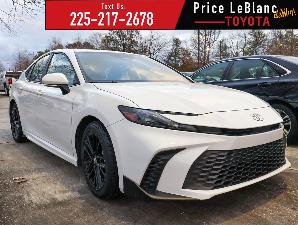 2025 Toyota Camry SE